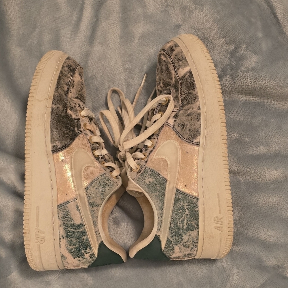 Nike Air Low Metallic Cream,Green And Pink Patterned Women's Sneakers, Size 8.5 - Picture 2 of 10
